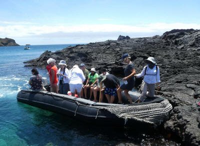 BARTOLOME GALAPAGOS DAY TRIP: getting onto the Pahoehoe lava field, Bartolome